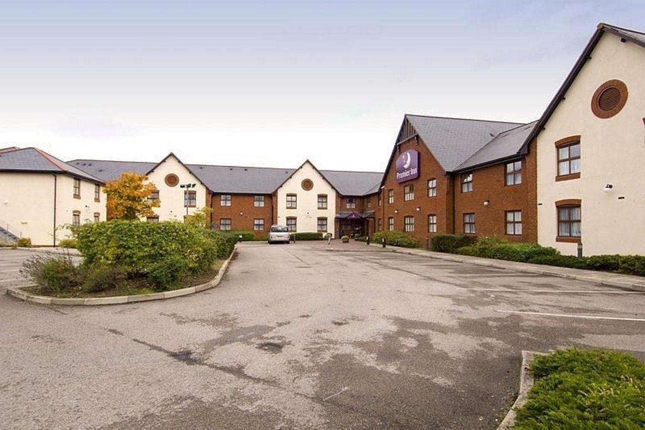 Chester Central Bagian luar foto