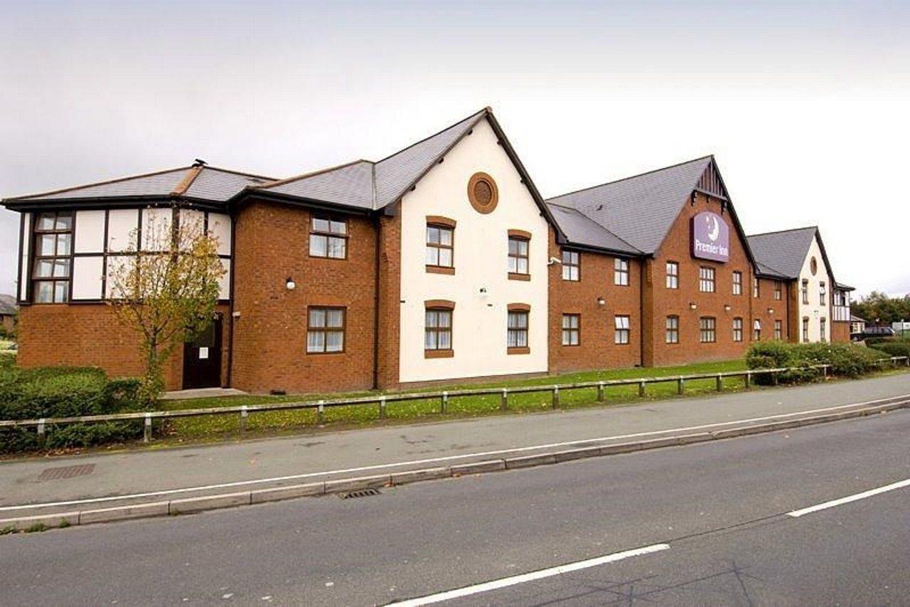 Chester Central Bagian luar foto