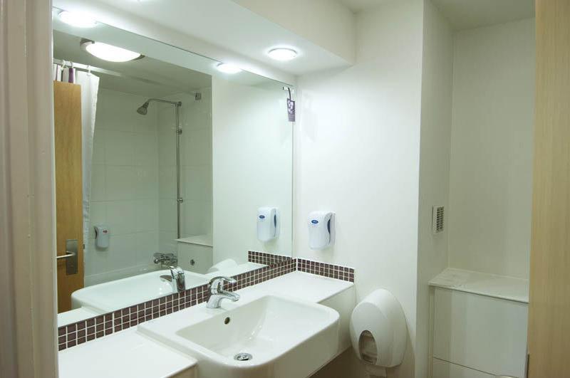 Chester Central Bagian luar foto