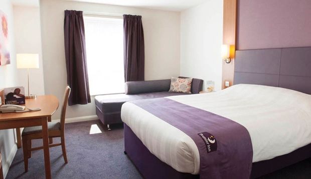 Chester Central Bagian luar foto